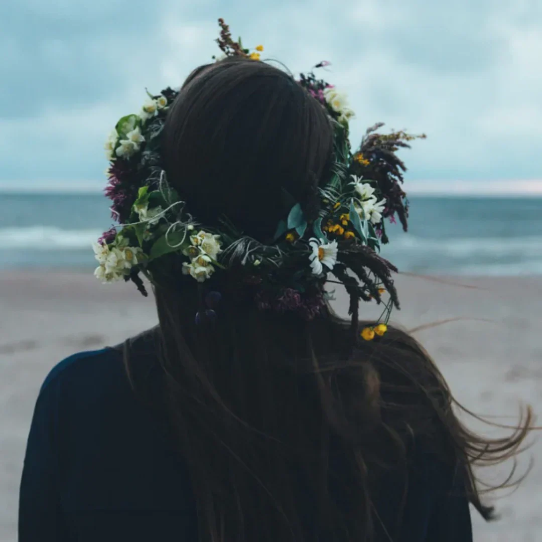 Just ten minutes outdoors can shift your mindset. Leave distractions behind and bring a balm in your pocket for on-the-go grounding. Notice the sounds, the sunlight, the breeze on your skin. This is summer self-care at its simplest.
