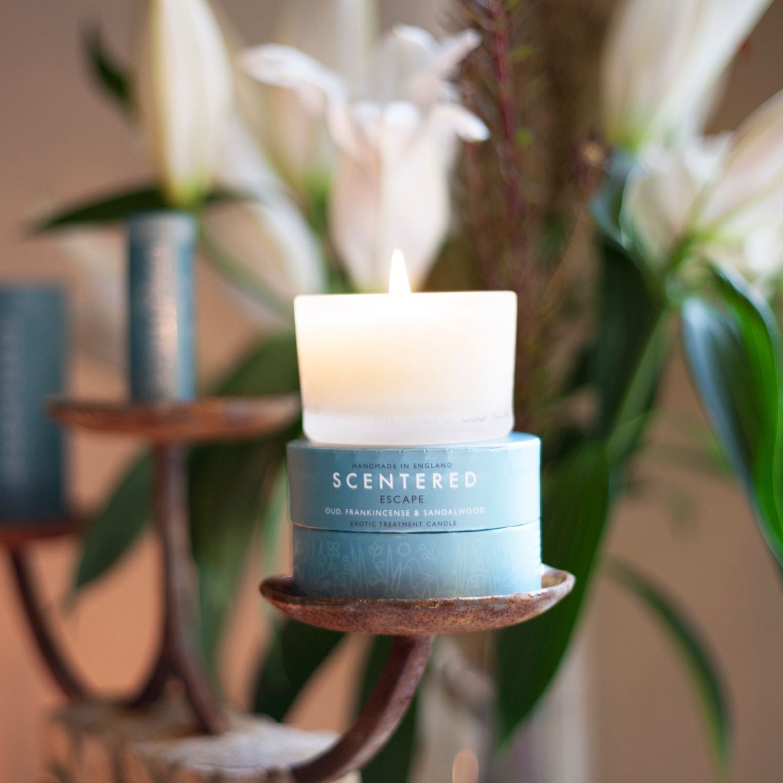 This recovery candle blends calming essential oils, offering relaxation and relief after a demanding day or workout.
