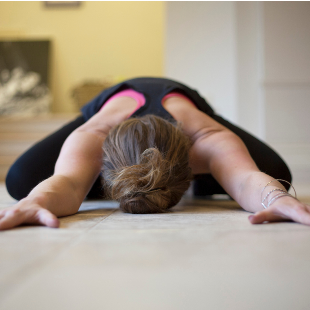 The Aromatic Art of Essential Oils in Yoga and Stretch Practice