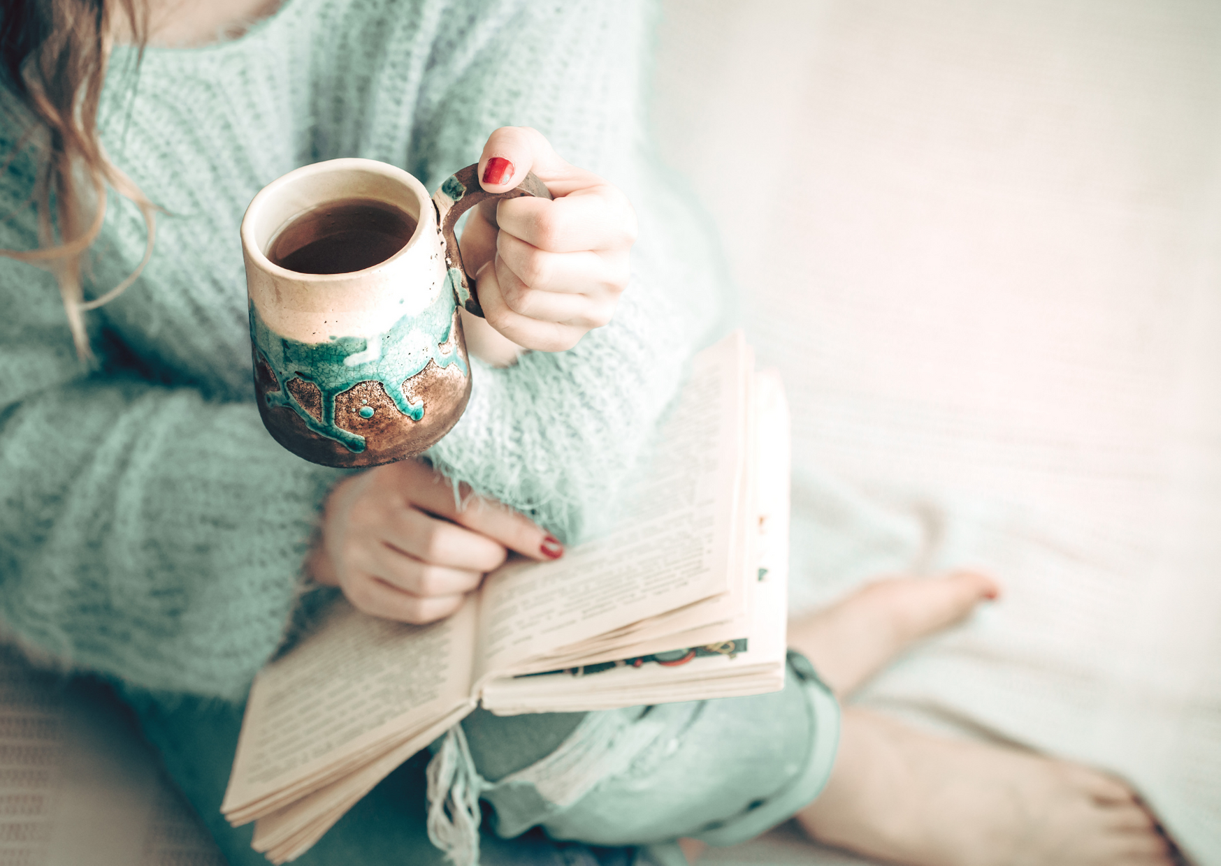 woman reading and drinking coffee