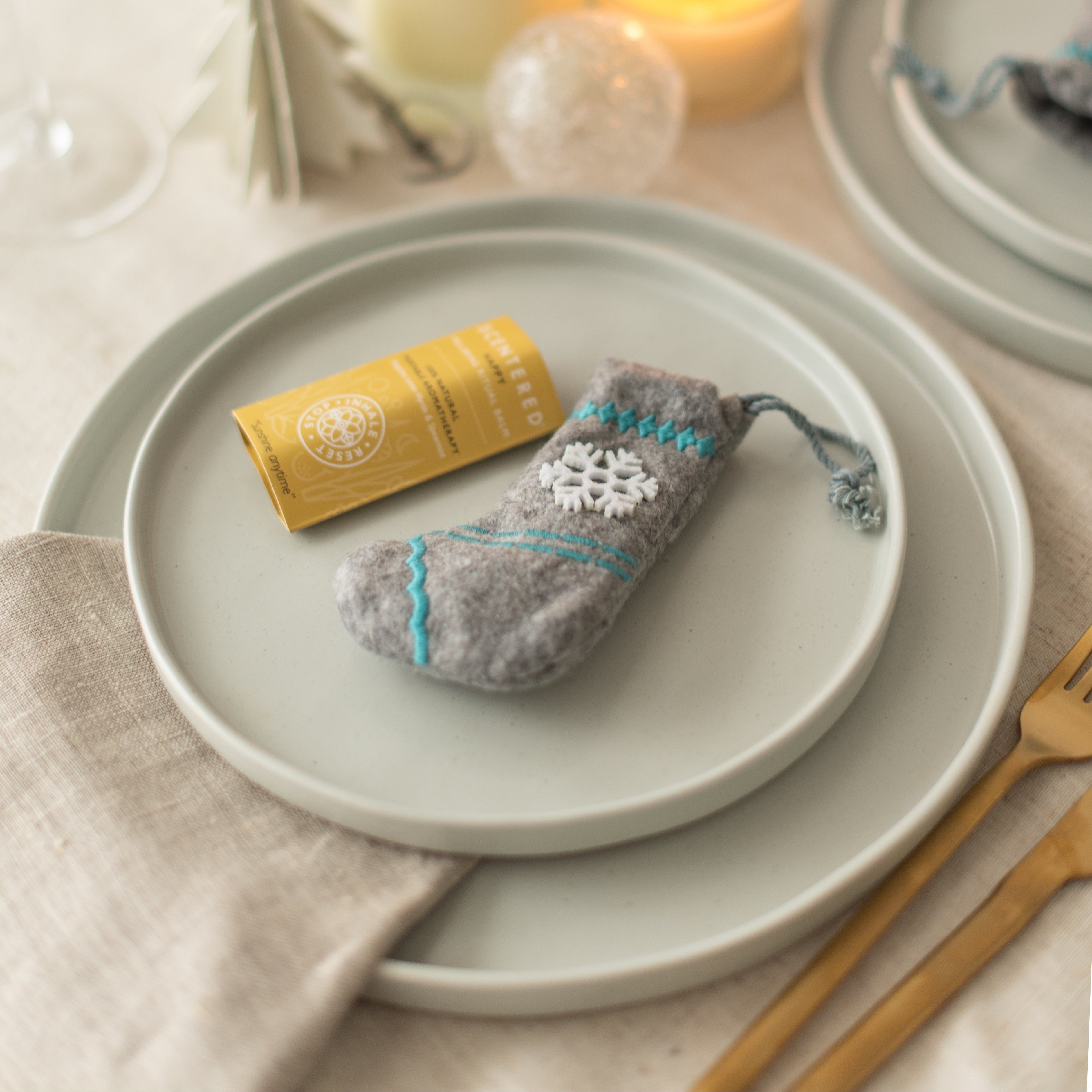 Decorative setting with a happy balm and a Christmas stocking on a plate 